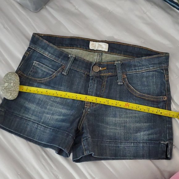 Costa Blanca Indigo denim Mid Rise Shorts- 28 on tag but fits like 25 - Picture 11 of 13
